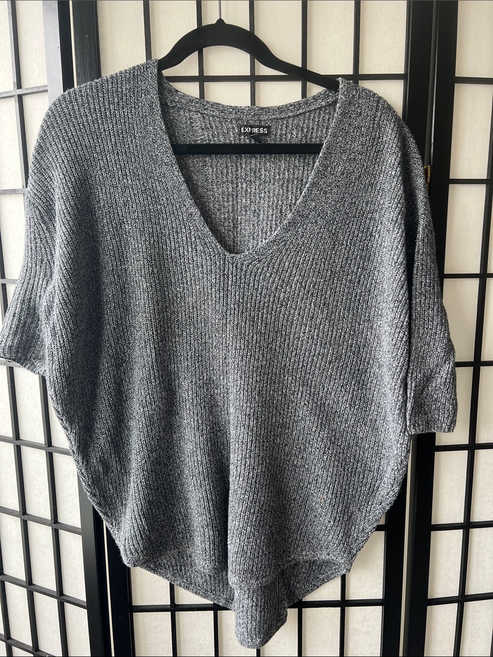 Express Women's Heather Gray V-Neck Ribbed Pullover
